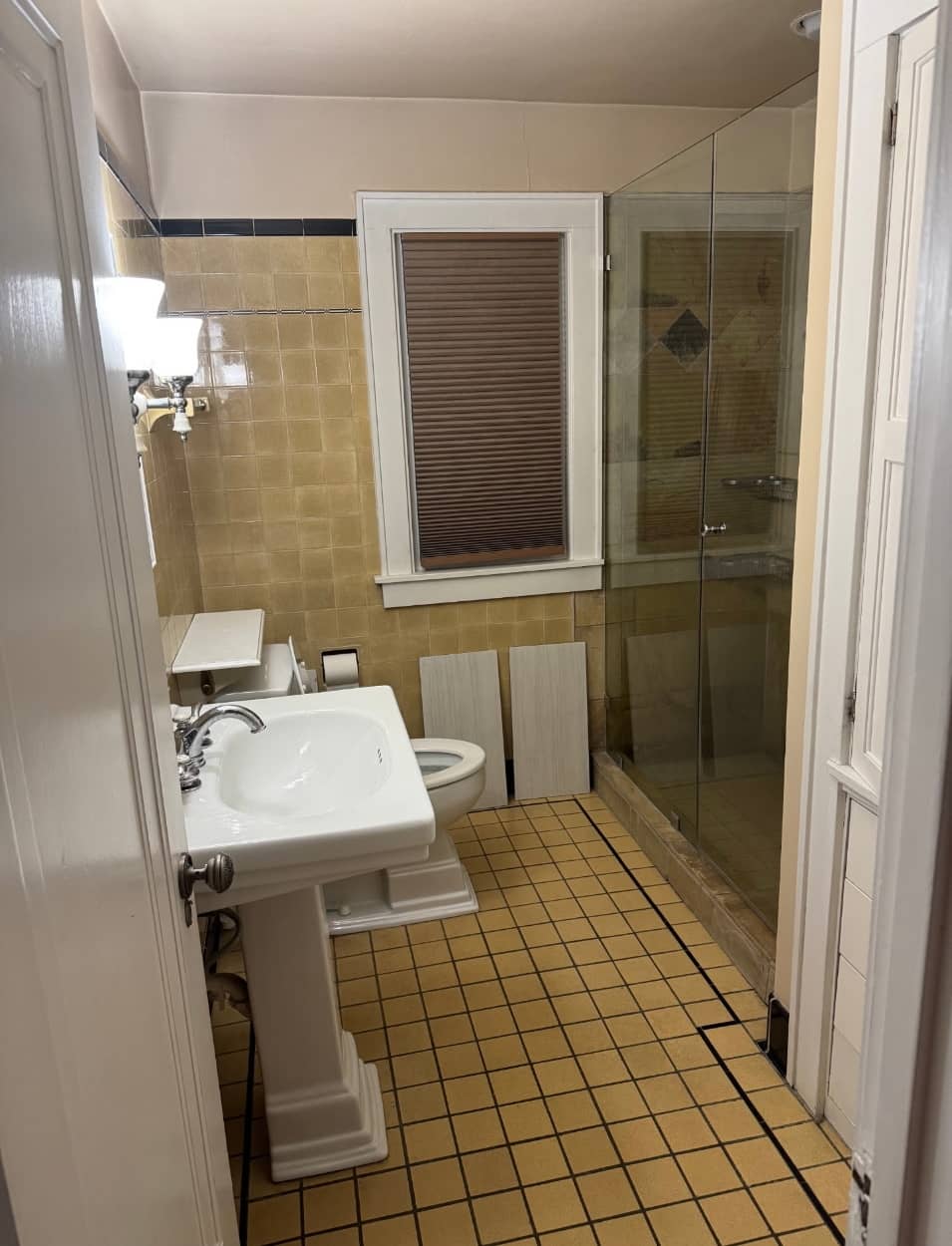 Wauwatosa bathroom pre remodel